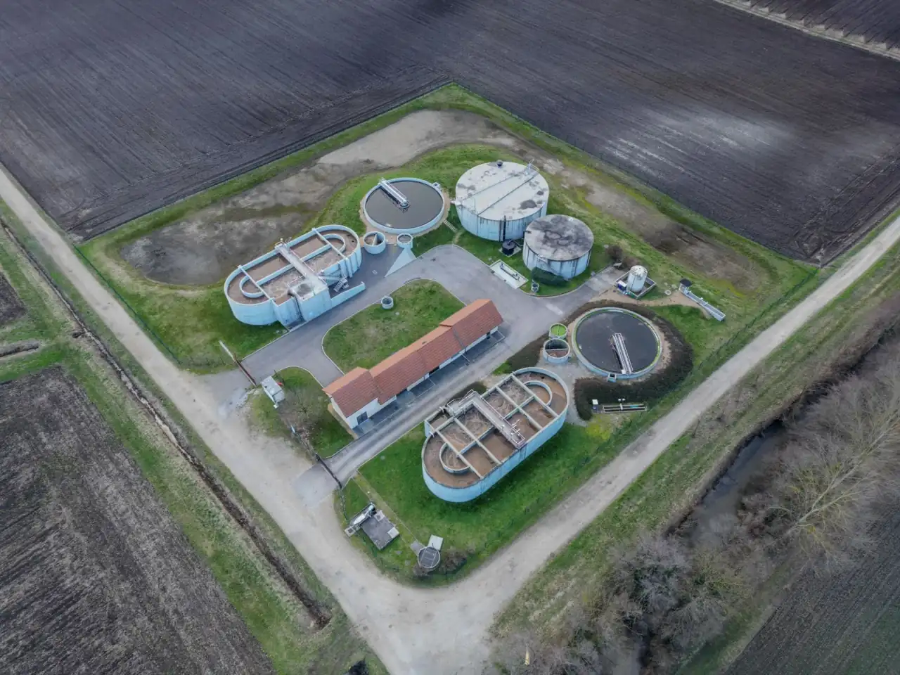 企业数字化平台建设：翰天科技系统集成方案与应用场景